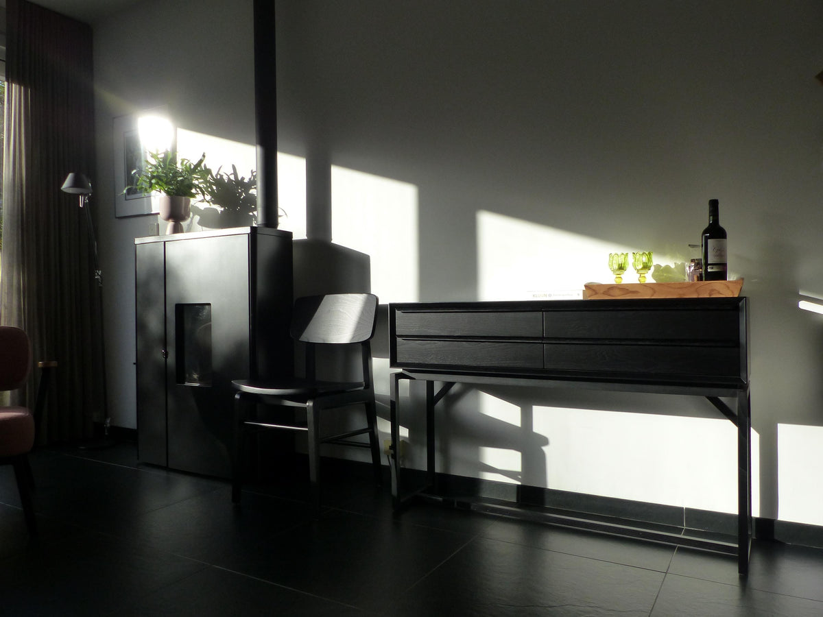 Konsolentisch im skandinavischen Design, schwarz